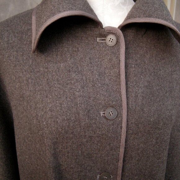 Vintage Jaeger 100% Wool Taupe/Gray Cape With Buttons and Collar - Picture 4 of 7